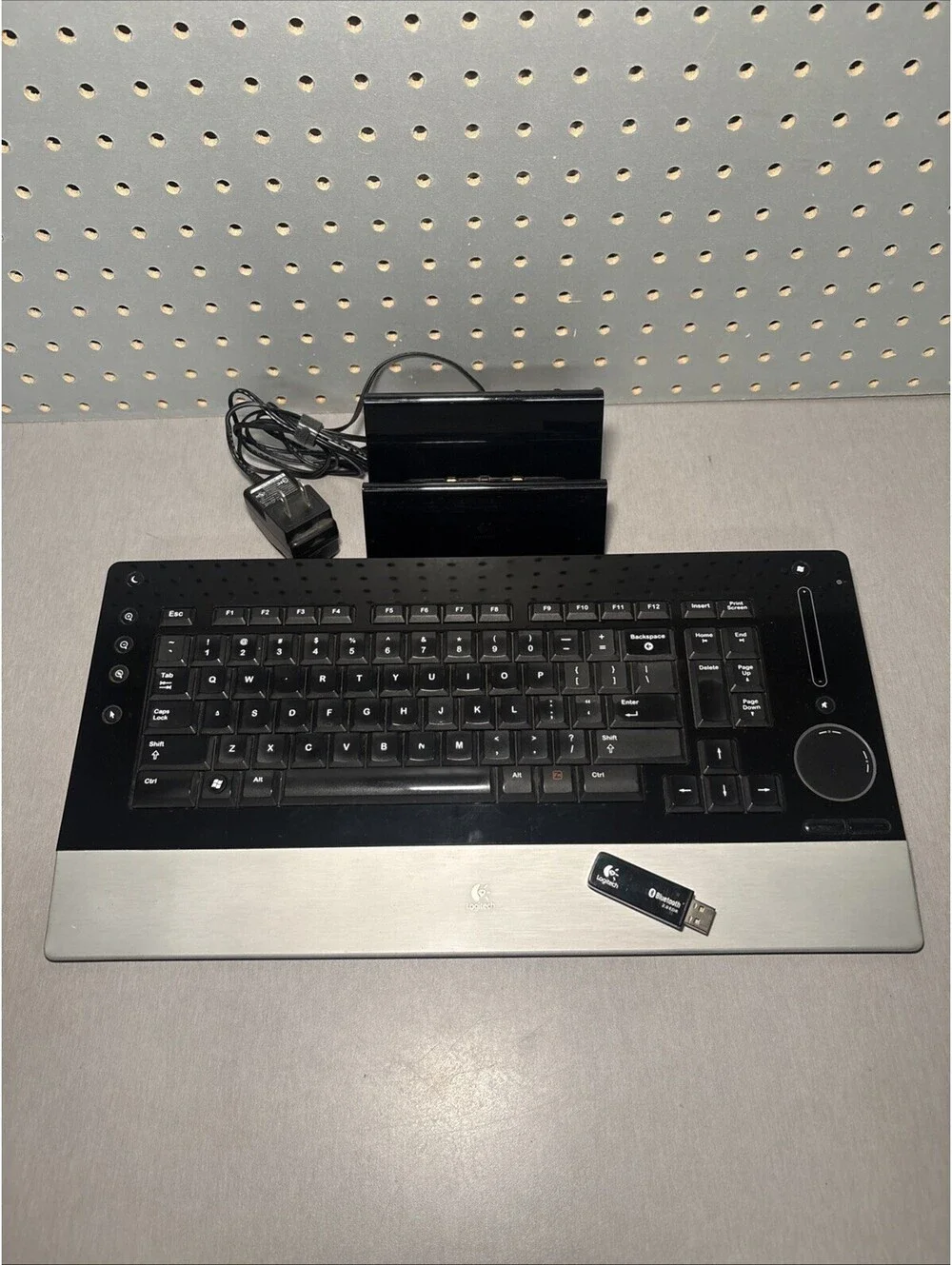Logitech DiNovo Edge Y-RAY81 Wireless Bluetooth Keyboard Charger Cradle & Dongle